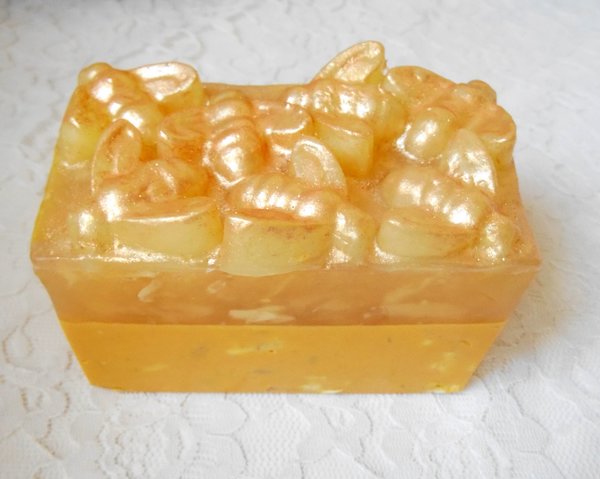 Soap Loaf Turmeric Manuka Honey Orange Lemon Essential Oils, 1 lb 11 Oz Gold Bumble Bees Skin Care for Face & Body Glow Bright Handmade Gift